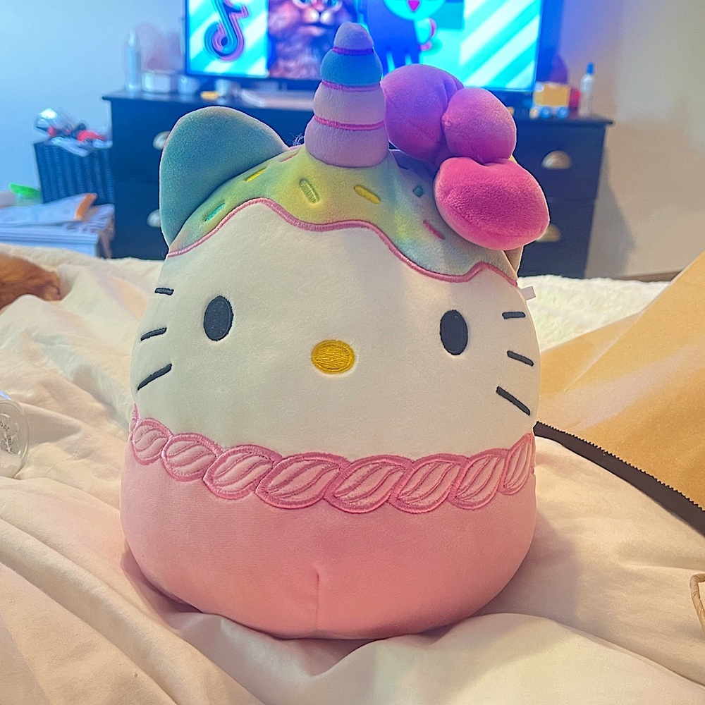 Hello Kitty Unicorn Squishmellow